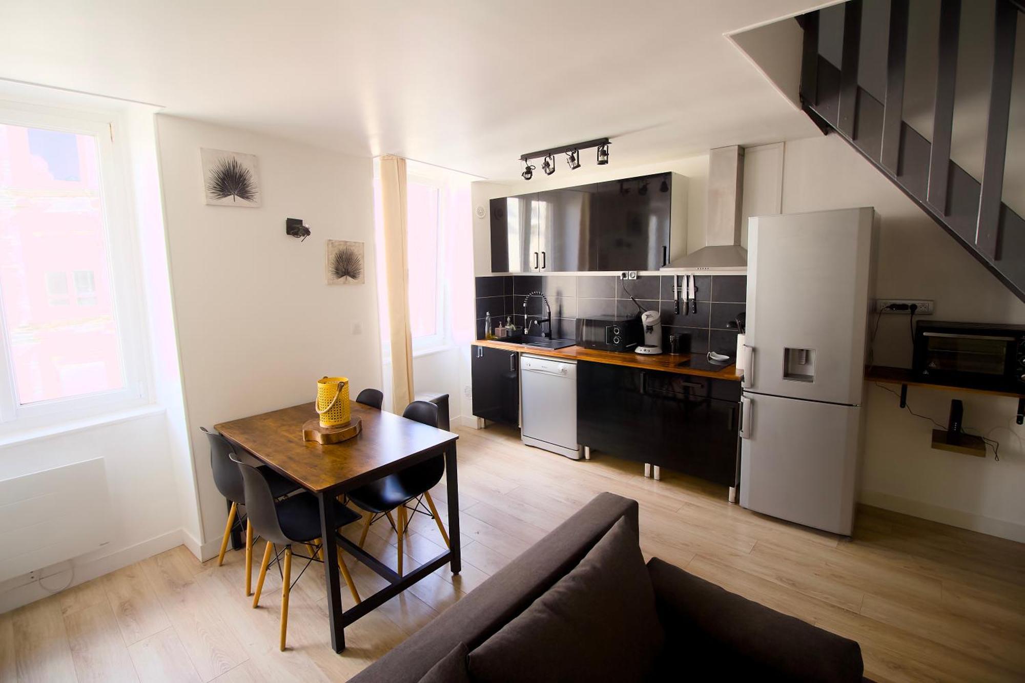 Triplex Lumineux A Cherbourg, Hyper Centre, 2 Pas Du Port & Vie Nocturne, Intendance Luxury Host מראה חיצוני תמונה